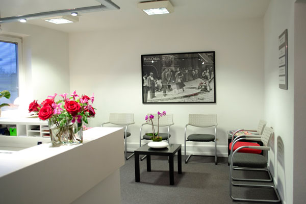 Zahnärztin Dr. Annett Richter, Hamburg Barmbek, eine Praxis die nicht nach Zahnarzt riecht, moderne Zahnmedizin auf dem neuesten Stand der Wissenschaft, Wohlfühlen, Ruhiger Raum, Hypnose