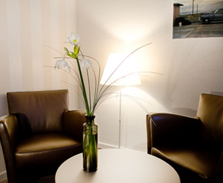 Zahnärztin Dr. Annett Richter, Hamburg Barmbek, eine Praxis die nicht nach Zahnarzt riecht, moderne Zahnmedizin auf dem neuesten Stand der Wissenschaft, Wohlfühlen, Ruhiger Raum, Hypnose Zahnärztin Dr. Annett Richter, Hamburg Barmbek, eine Praxis die nicht nach Zahnarzt riecht, moderne Zahnmedizin auf dem neuesten Stand der Wissenschaft, Wohlfühlen, Ruhiger Raum, Hypnose